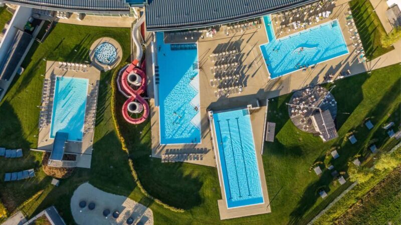 Zell am See: Tauern SPA Day Ticket for Water World - The Pools: Relaxing with Mountain Views