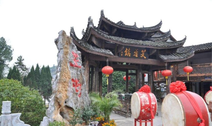 Zhangjiajie: Fenghuang Ancient Town+ Furong Town 2-Days Tour - Private Group Experience