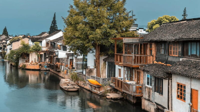 Zhujiajiao & Shanghai:Small Group Tour Water Town to Skyline - An In-Depth Look at the Tour Experience