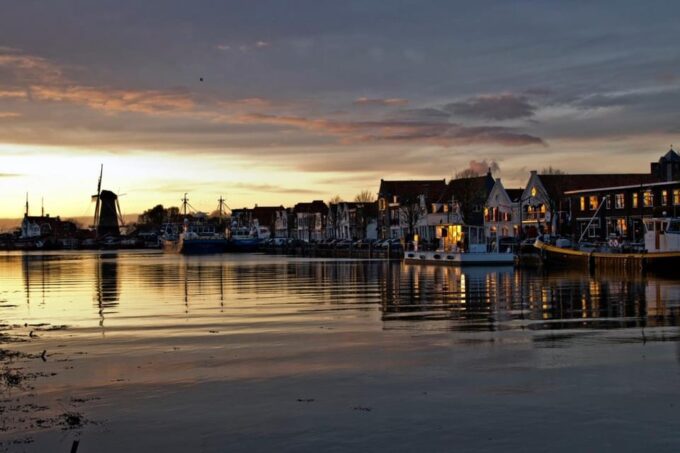 Zierikzee City Tour With Guide Darkside Nl/En Private Tour - Local Attractions and Dining Options