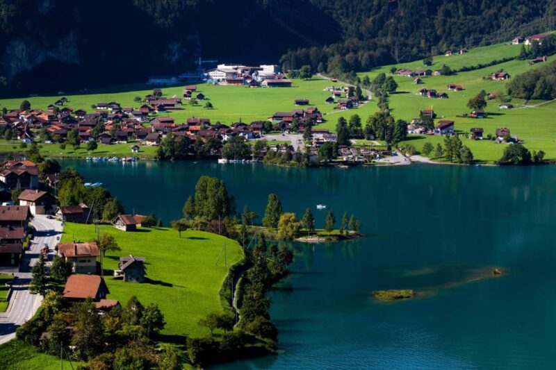 Zug: Express Walk With a Local in 60 Minutes - Key Points