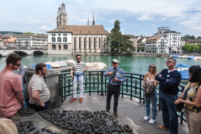 Zürich: City Highlights Tour by Coach, Cable Car, and Ferry - Tips for Travelers
