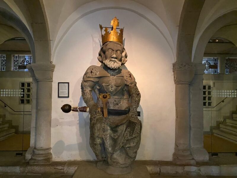 Zurich in the Mirror of the Past: Self-Guided Audio Tour - Discover Monuments Dedicated to Influential Figures