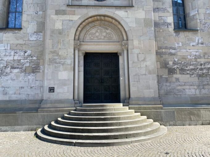 Zurich in the Mirror of the Past: Self-Guided Audio Tour - Captivating Stories of Zurichs Former Inhabitants