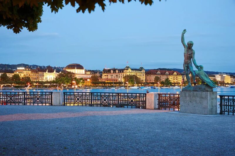 Zurich: Stein Am Rhein, Rhine Falls & Lake Boat Cruise - Indulging in Luxury Shopping on Bahnhofstrasse