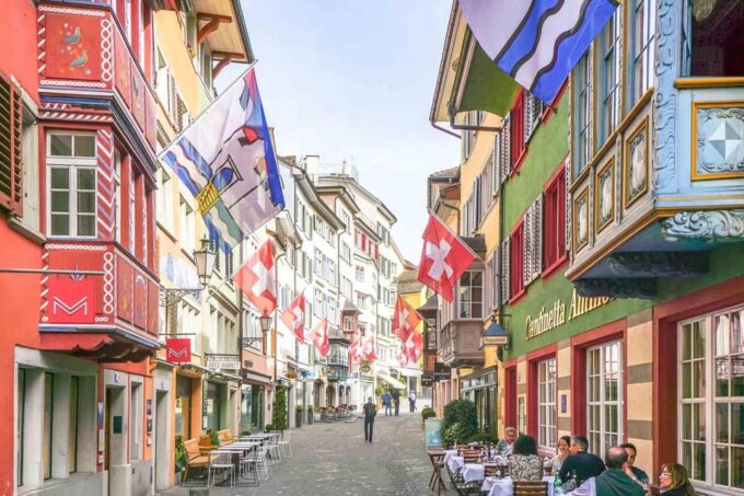Zurich: Stein Am Rhein, Rhine Falls & Lake Boat Cruise - Enjoying the Scenic Tram Ride to Bürkliplatz